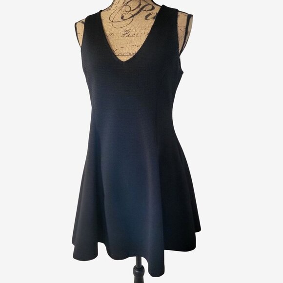 Forever 21 Black Sleeveless Ribbed Textured V-Neck Fit & Flare Dress-L - Picture 2 of 8